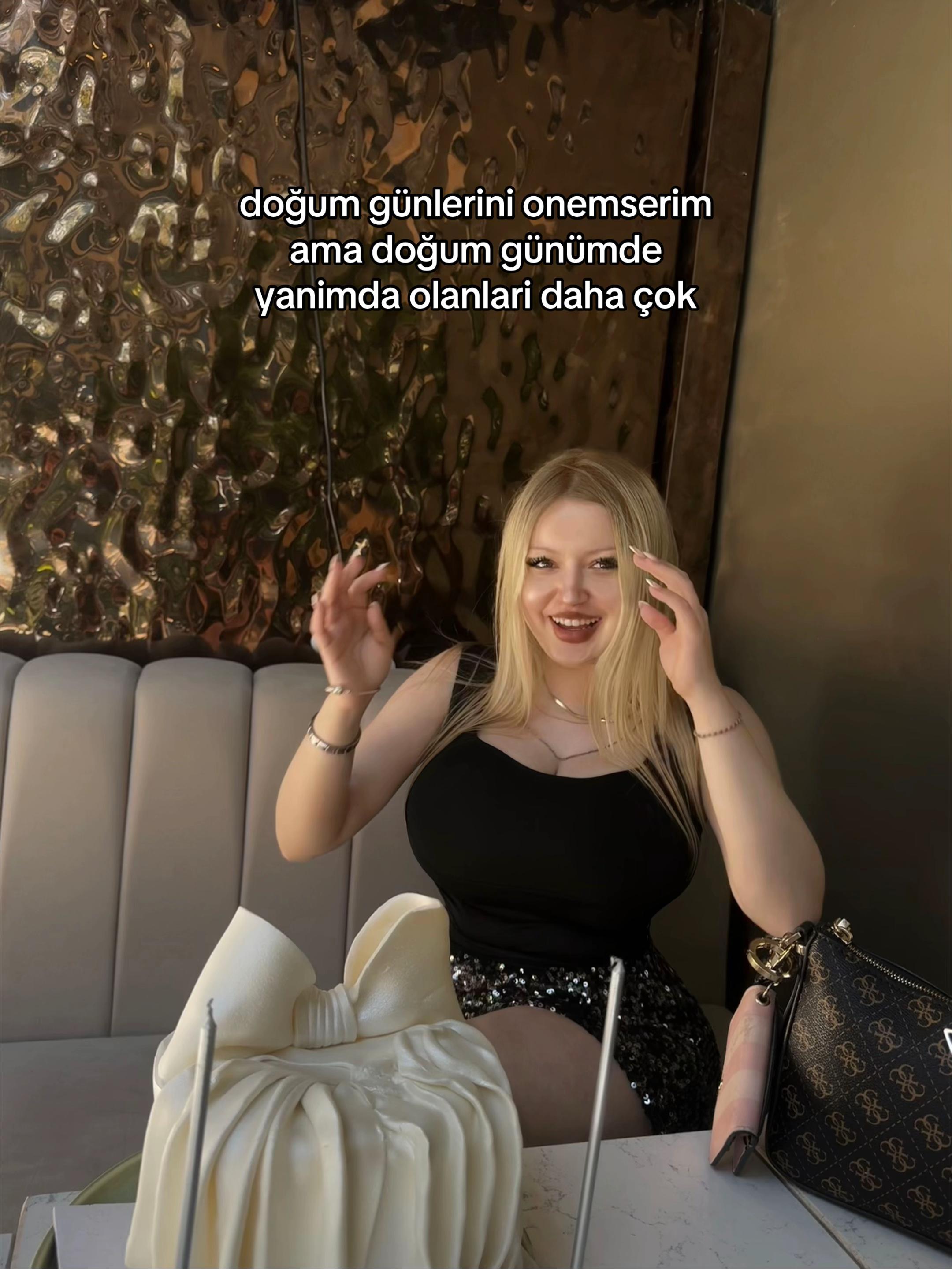 @👸🏼