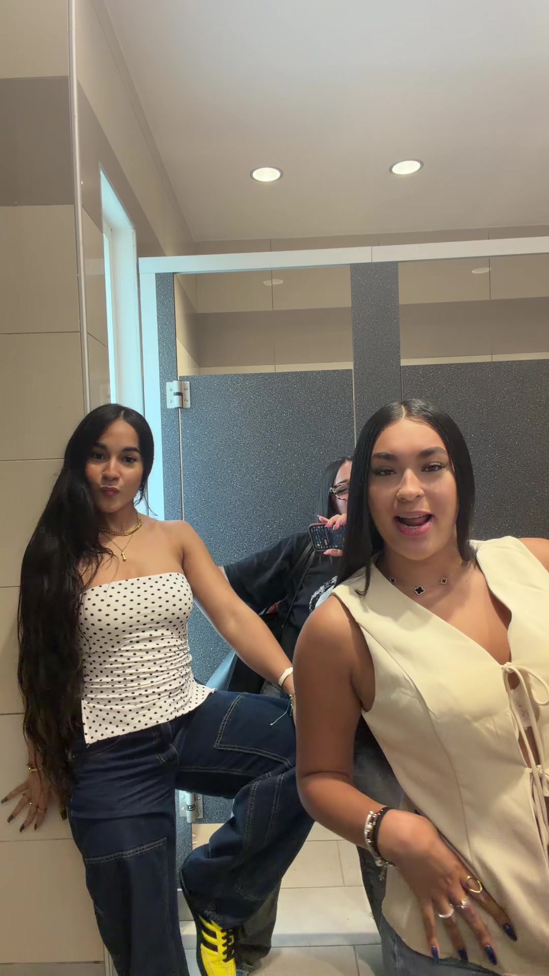 @karlasofiiiiia
