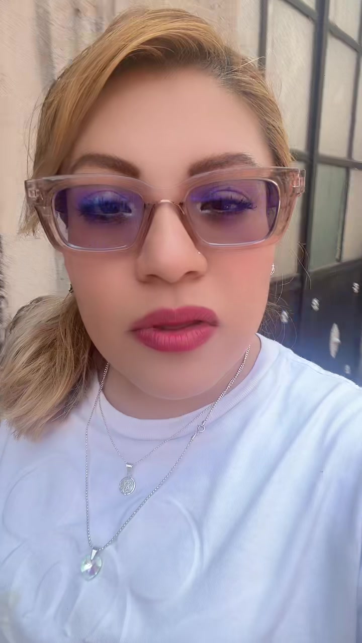 @lauandy04