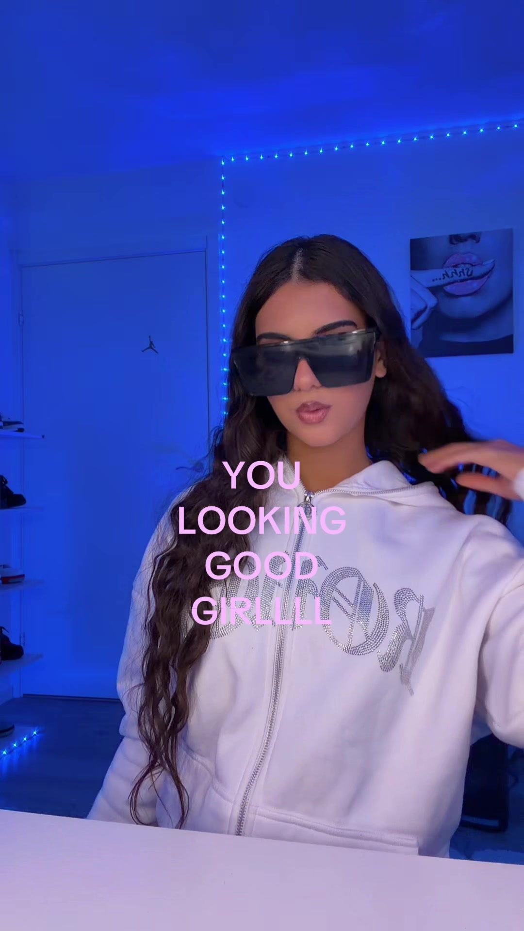 @👠