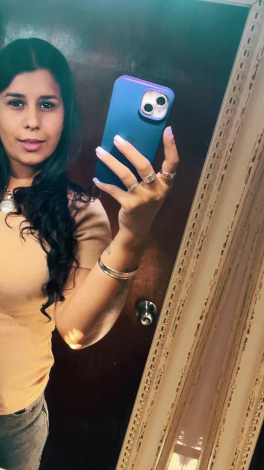 @Vane_Larrosa