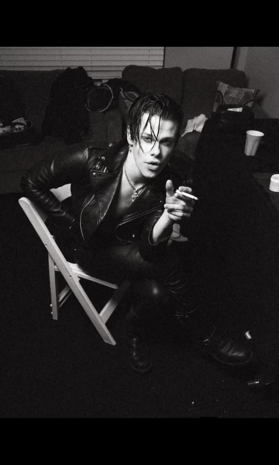 @Dana Barfield 🖤🖤🖤🩷