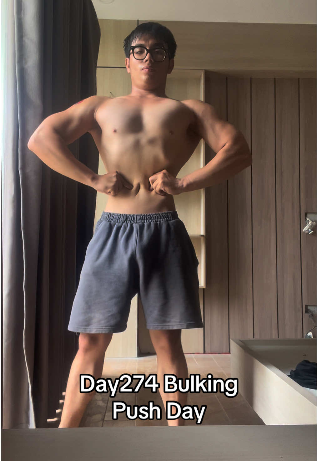 @Kent th&iacute;ch tập gym