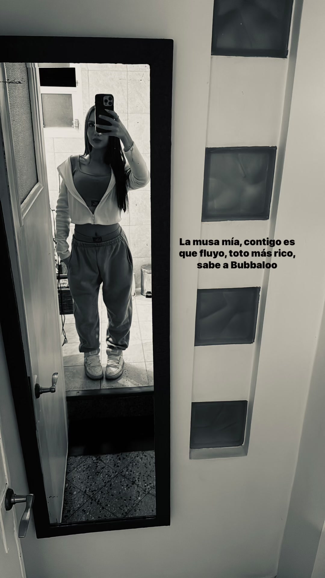 @T A N I A