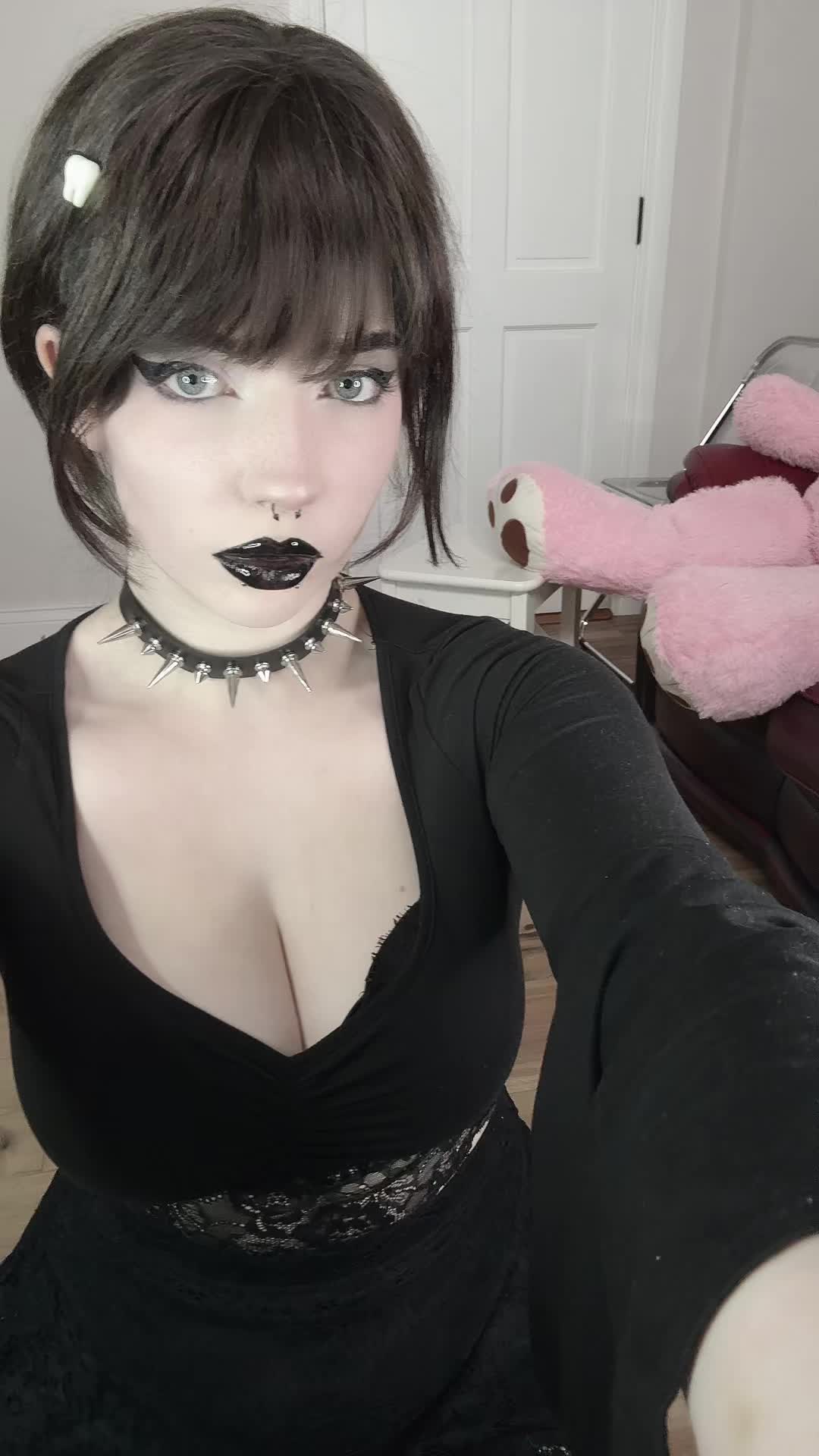 @Cutiegothxo