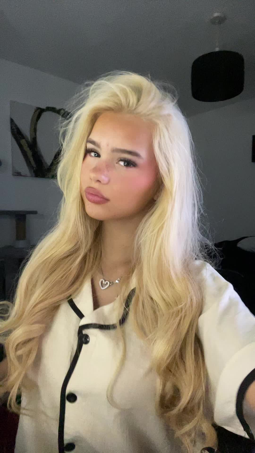 @💎𝐌𝐈𝐊𝐀 𝐁𝐑𝐎𝐎𝐊𝐒💎