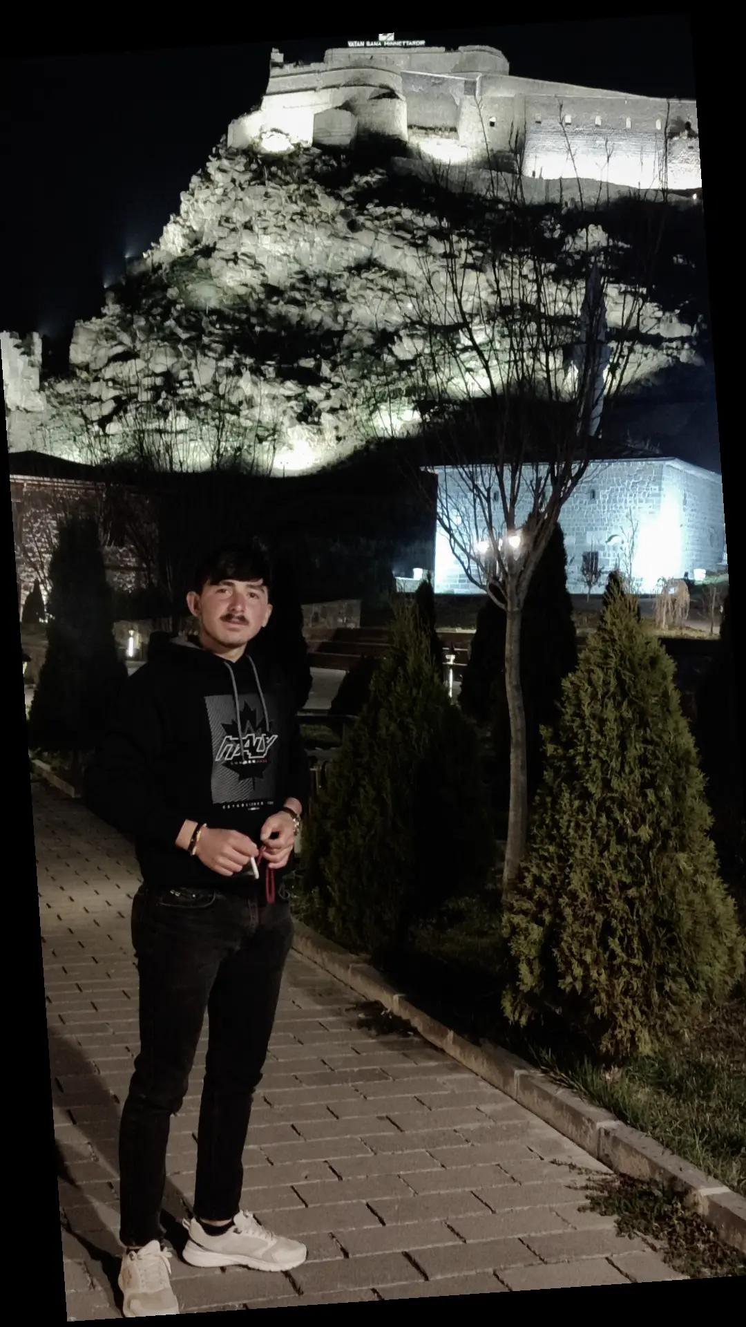 @ko&ccedil;k&ouml;yl&uuml;. bir gen&ccedil;