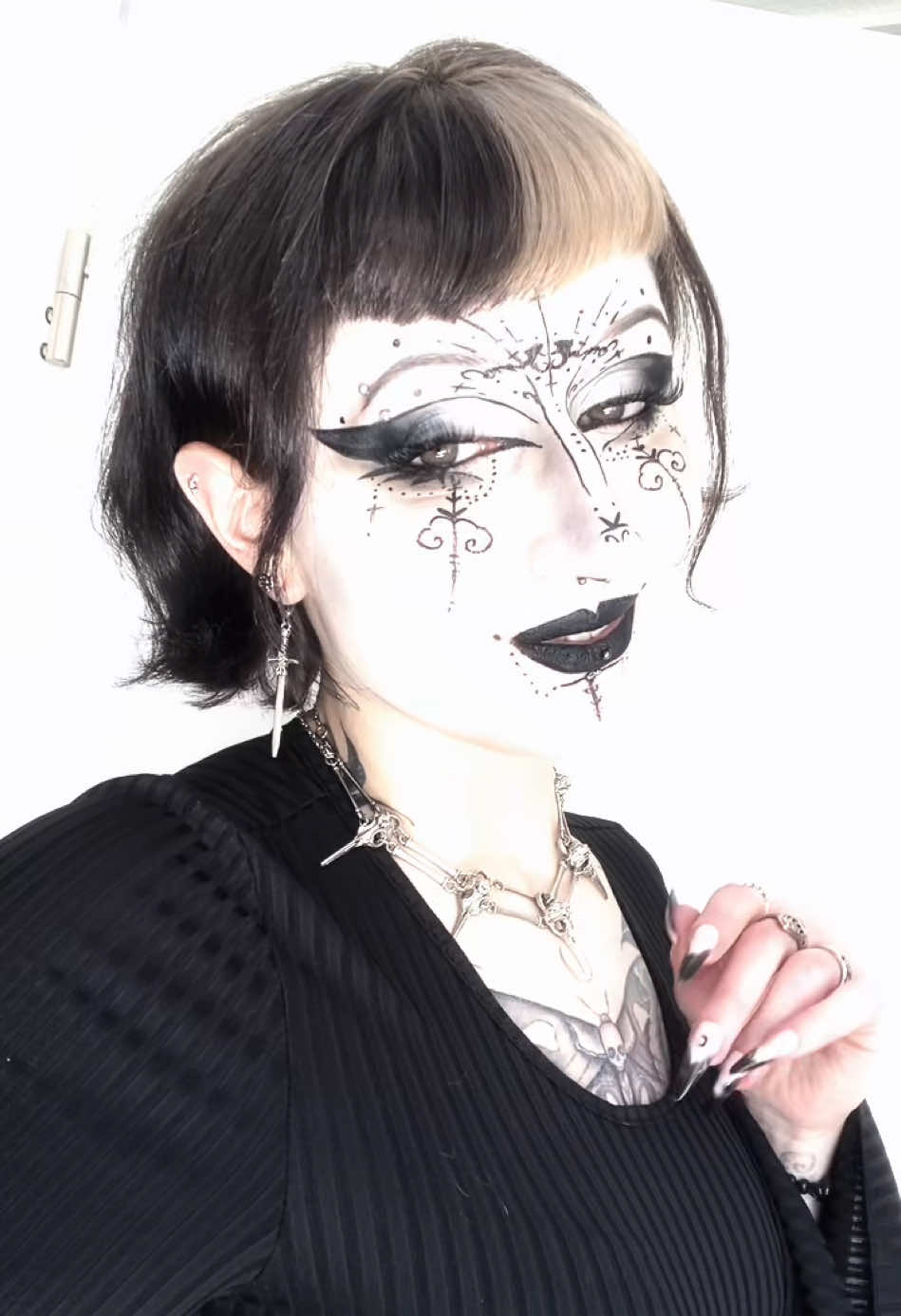 @꧁⊱𝔐𝔬𝔬𝔫𝔠𝔥𝔦𝔩𝔡⊰꧂