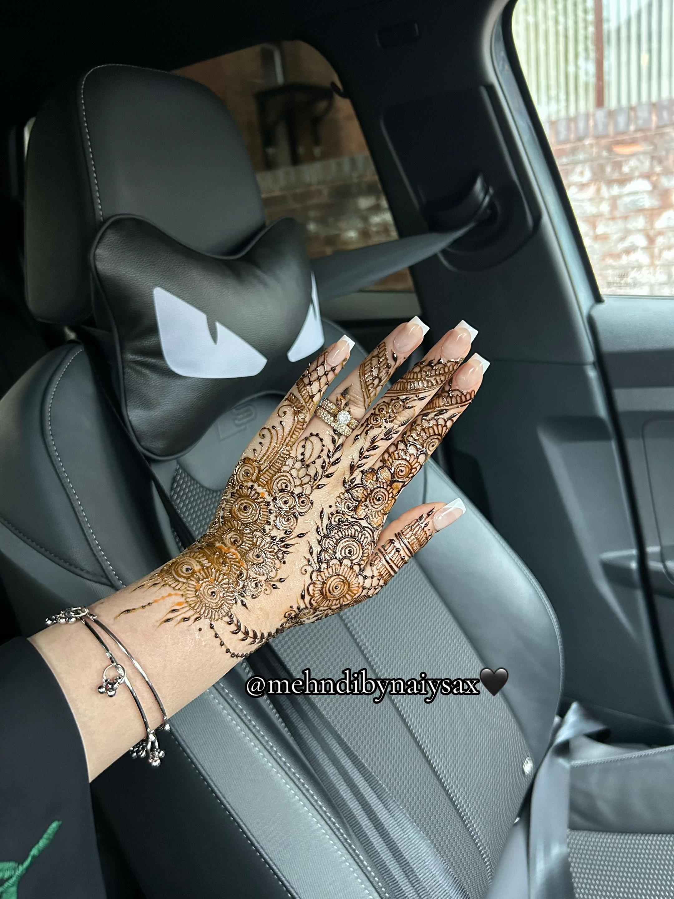@MehndibyNaiysa🖤