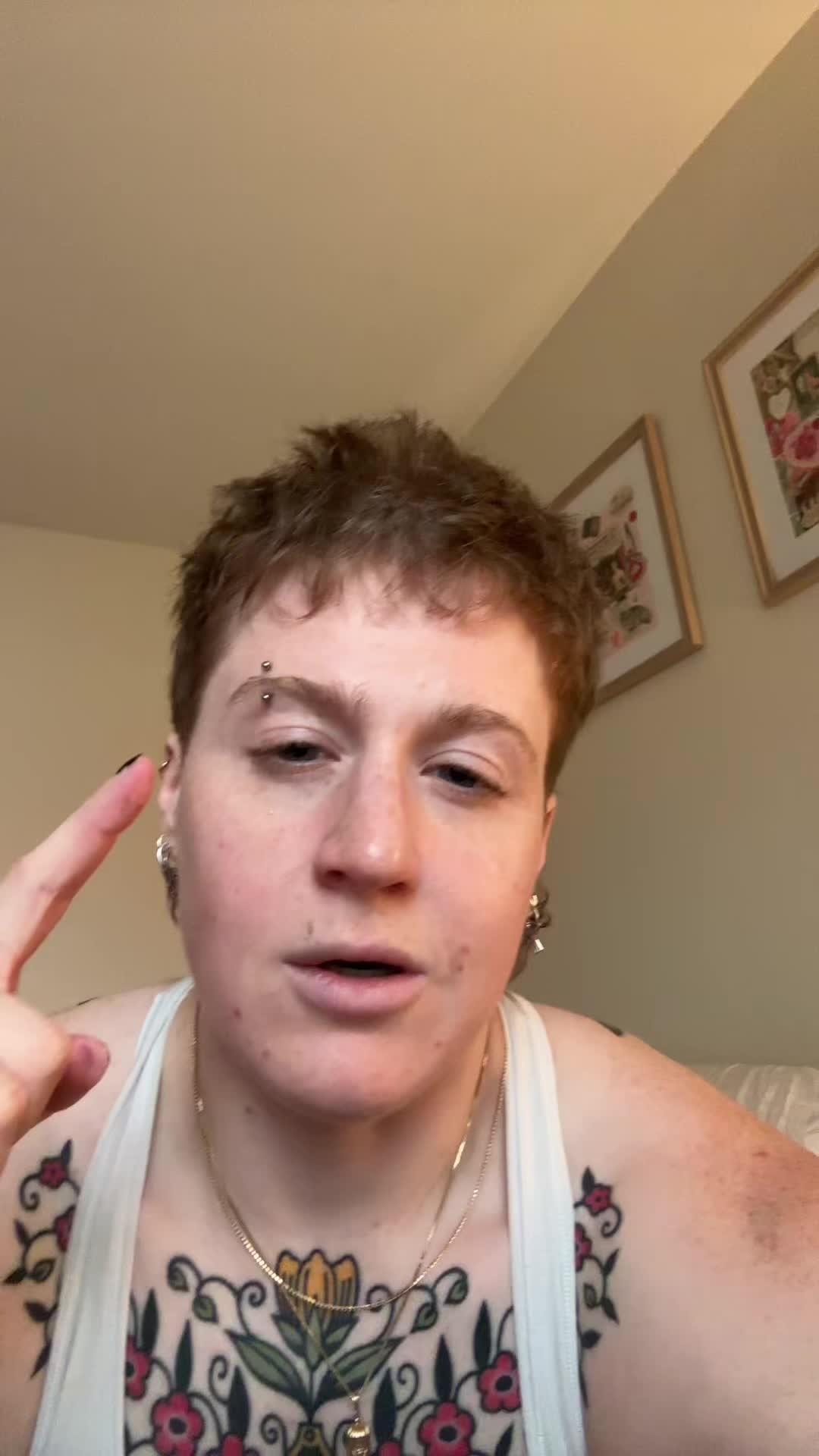 @lesbianlifts