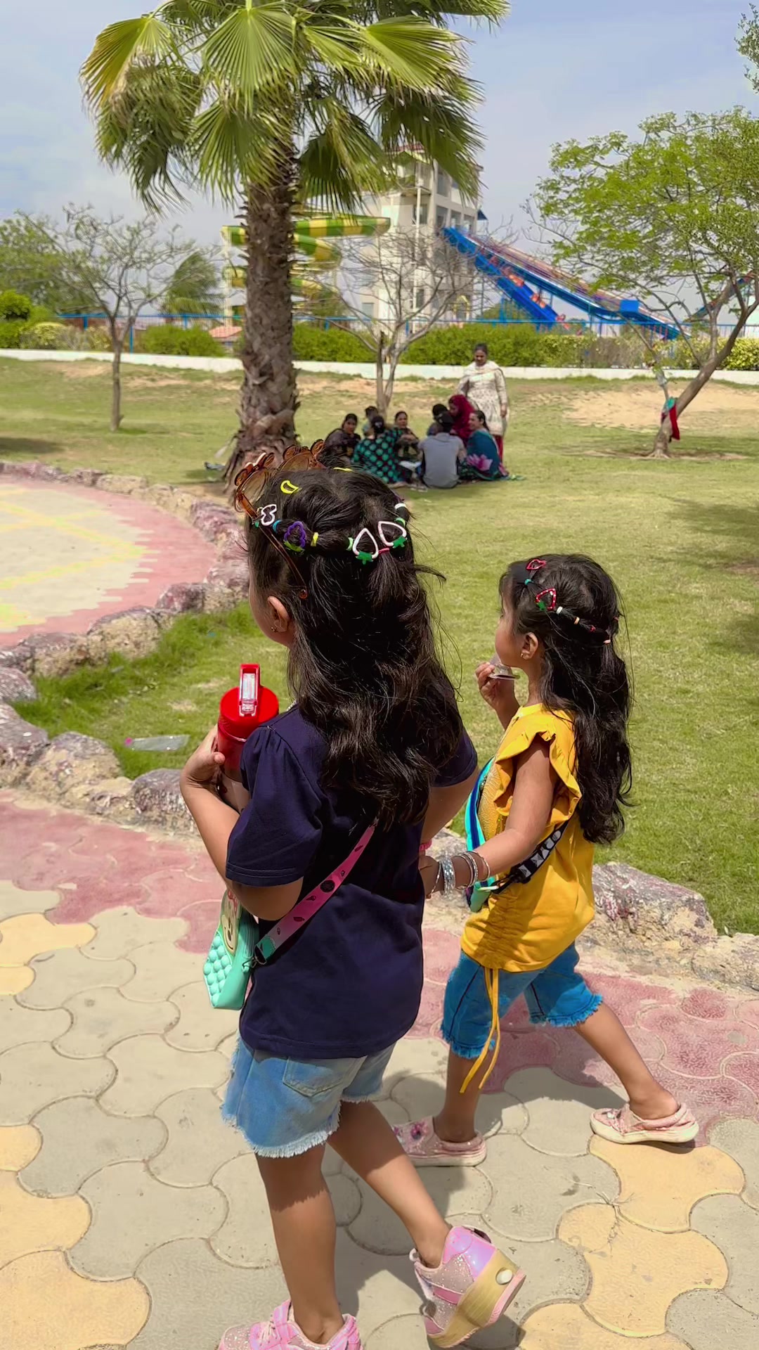 @rahoojasiblings_