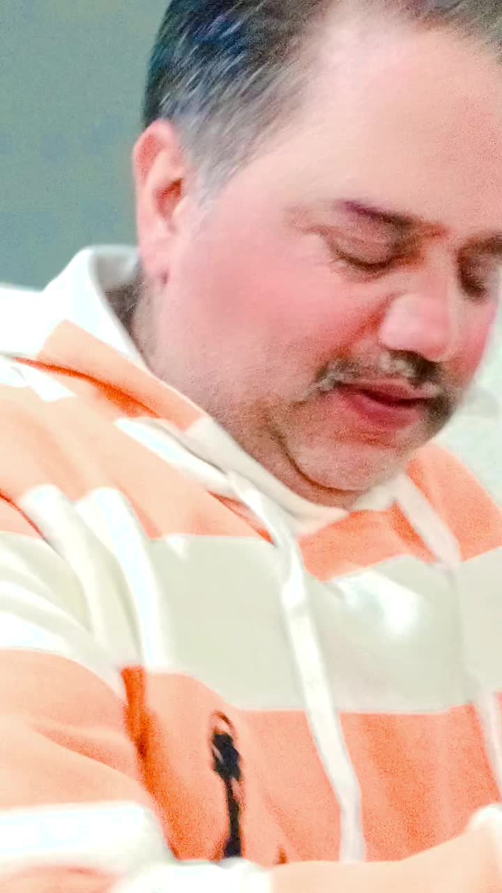 @,:",:"p;:r..e.:e.,;t#*🤟🤟