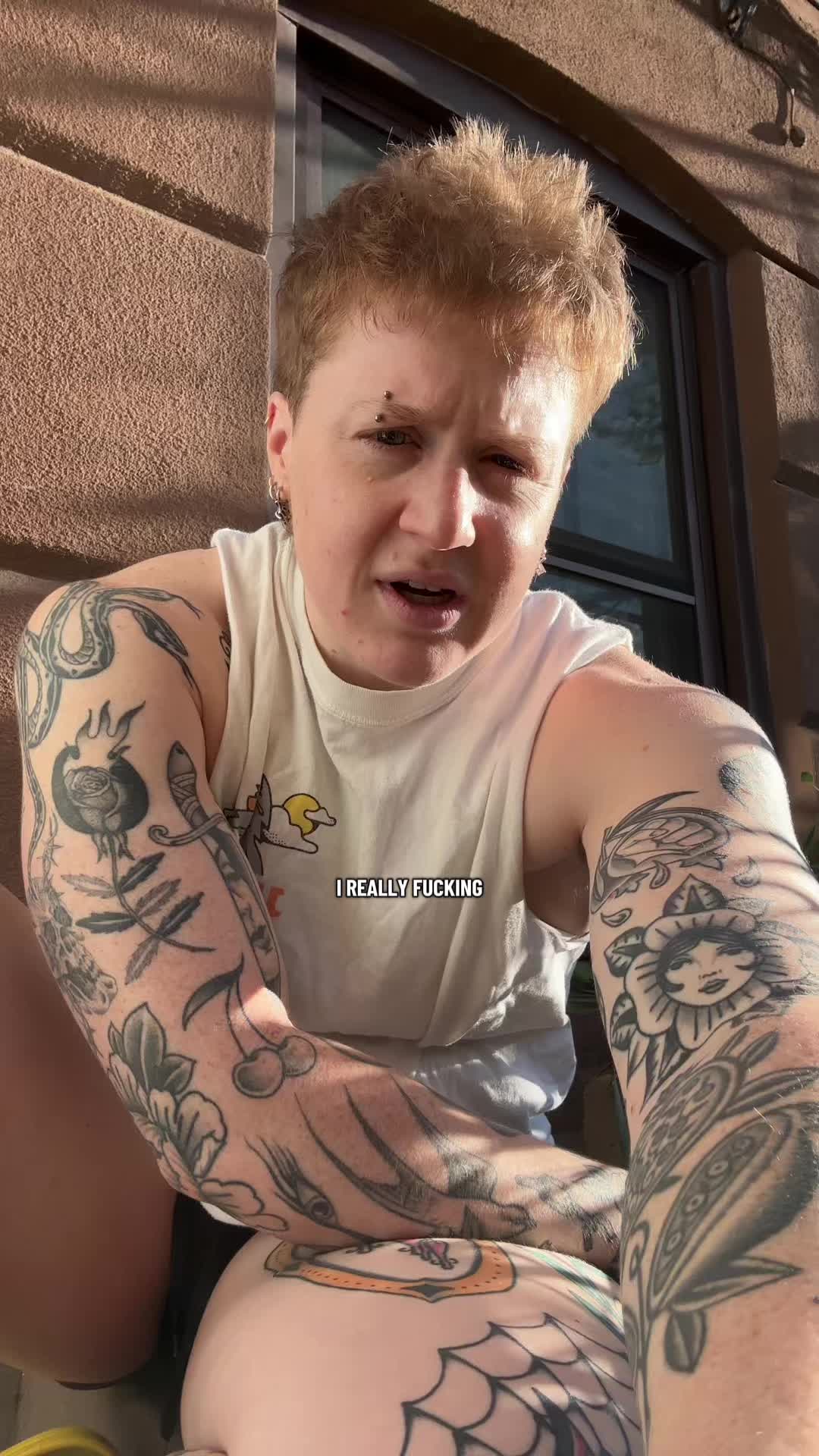 @lesbianlifts