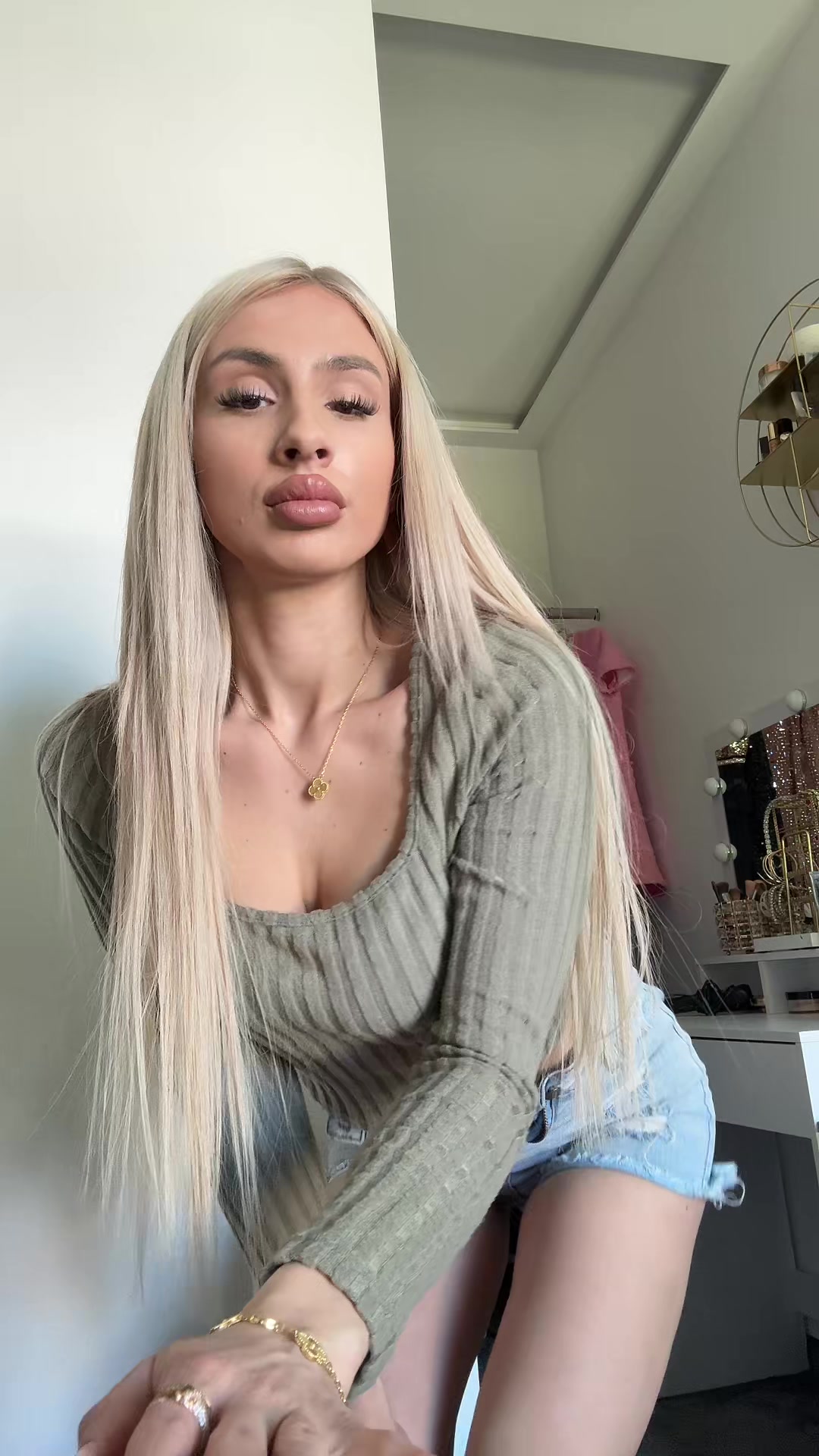 @Vazzzle