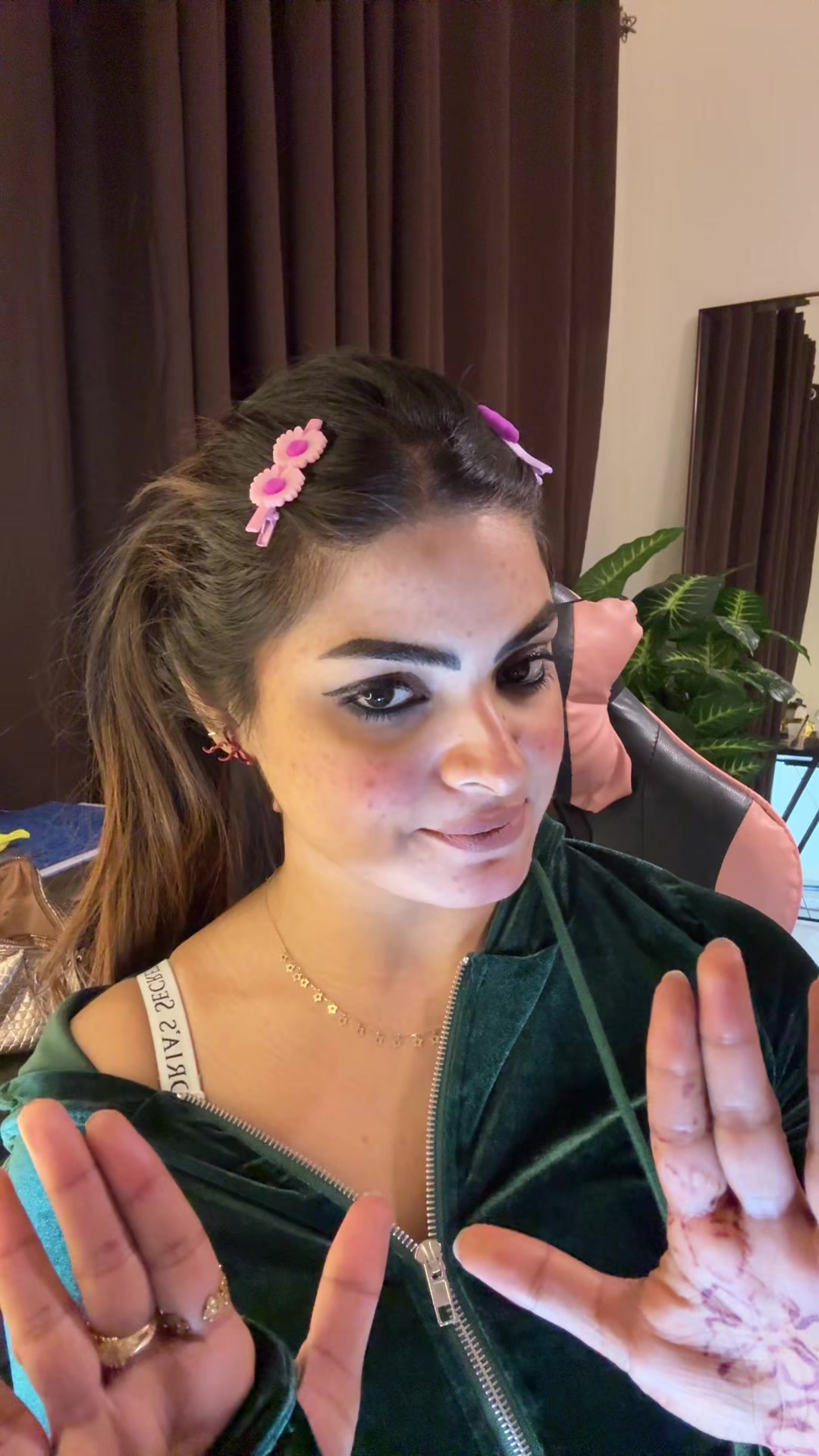 @chayaschu