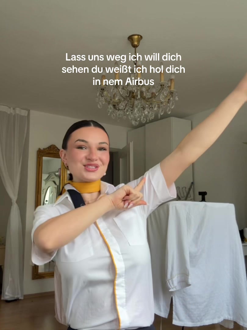 @Lili💌 | Flugbegleiterin