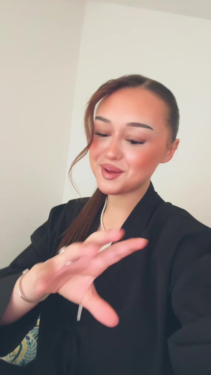 @𝐂𝐡𝐥𝐨𝐞́'🥥🐚🌺🪼