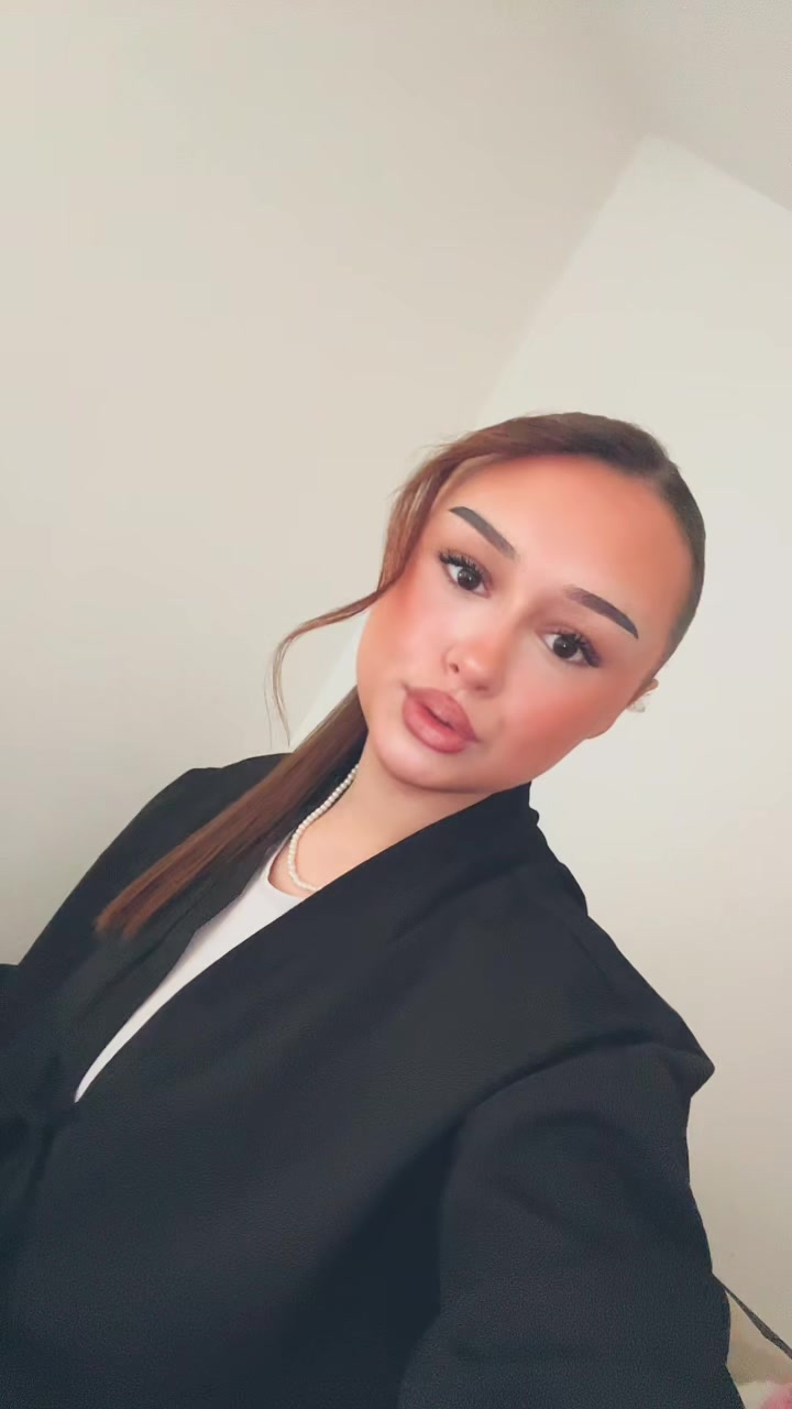 @𝐂𝐡𝐥𝐨𝐞́'🥥🐚🌺🪼