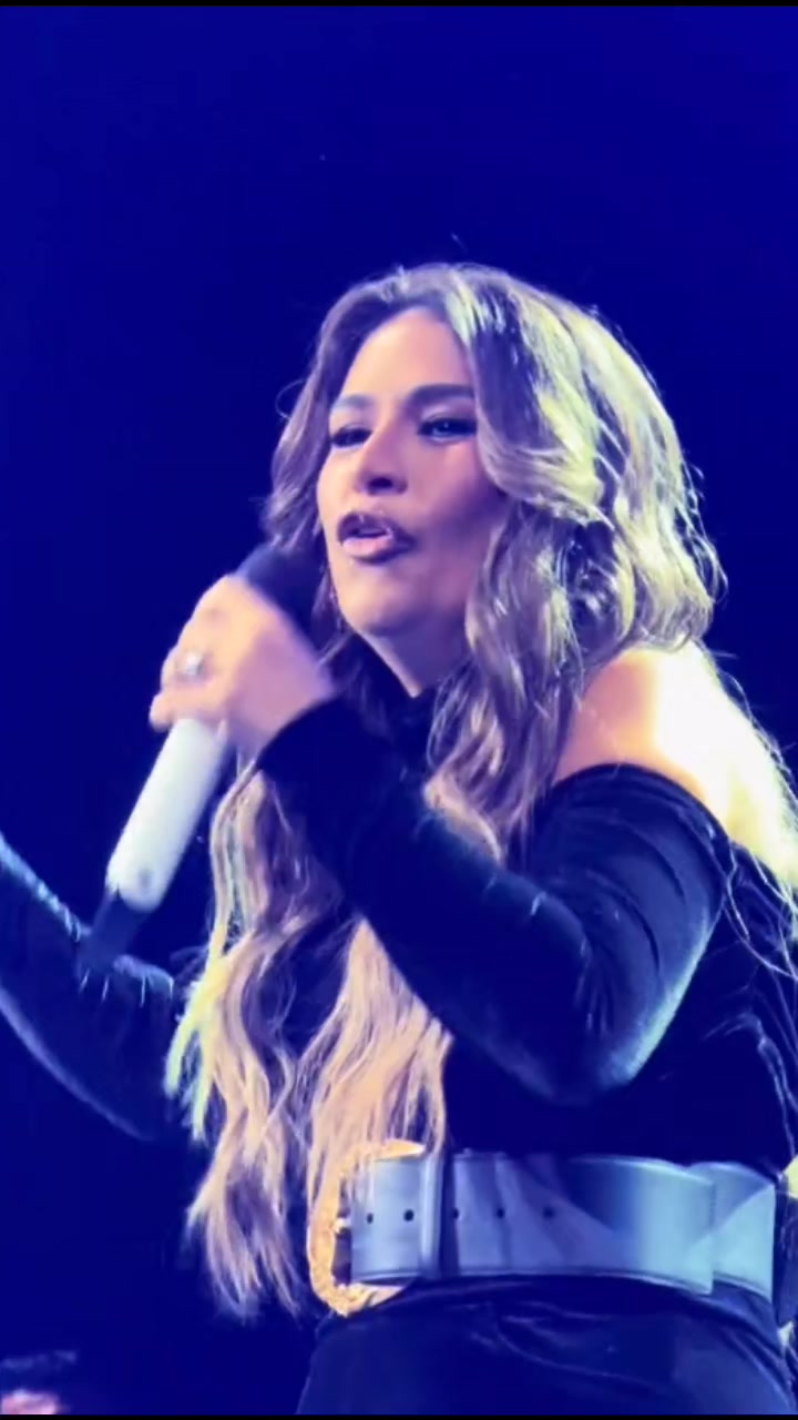 @Simone Mendes cantora