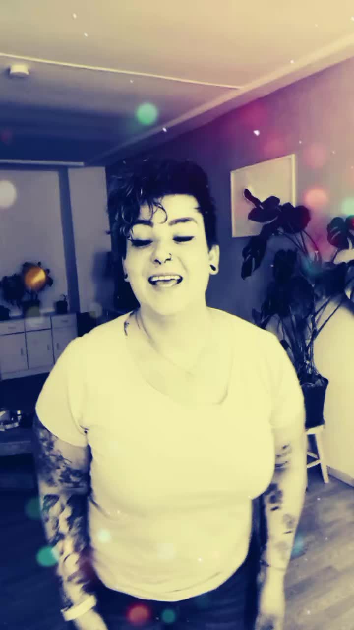 @Sarah🩷💛🩵