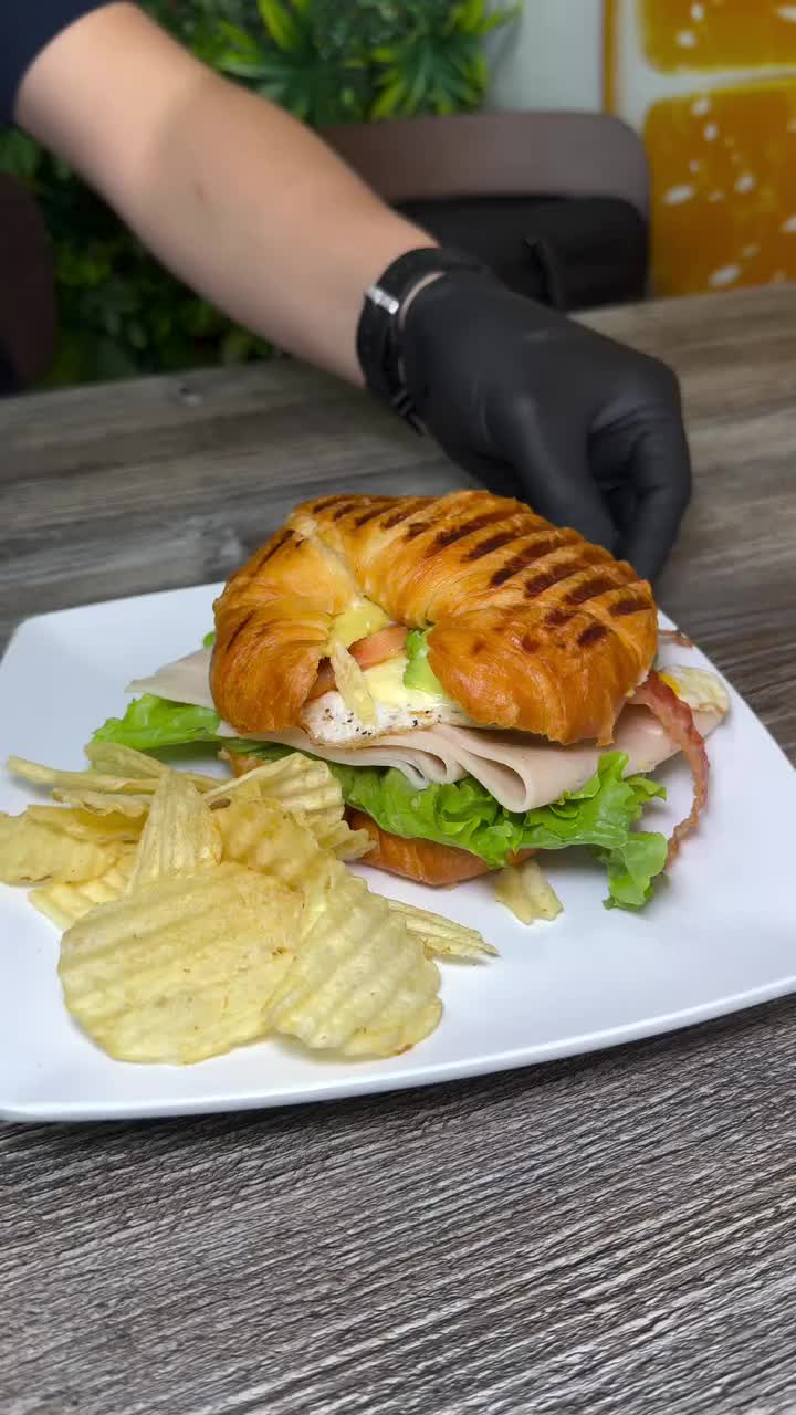 @La Papaya Deli