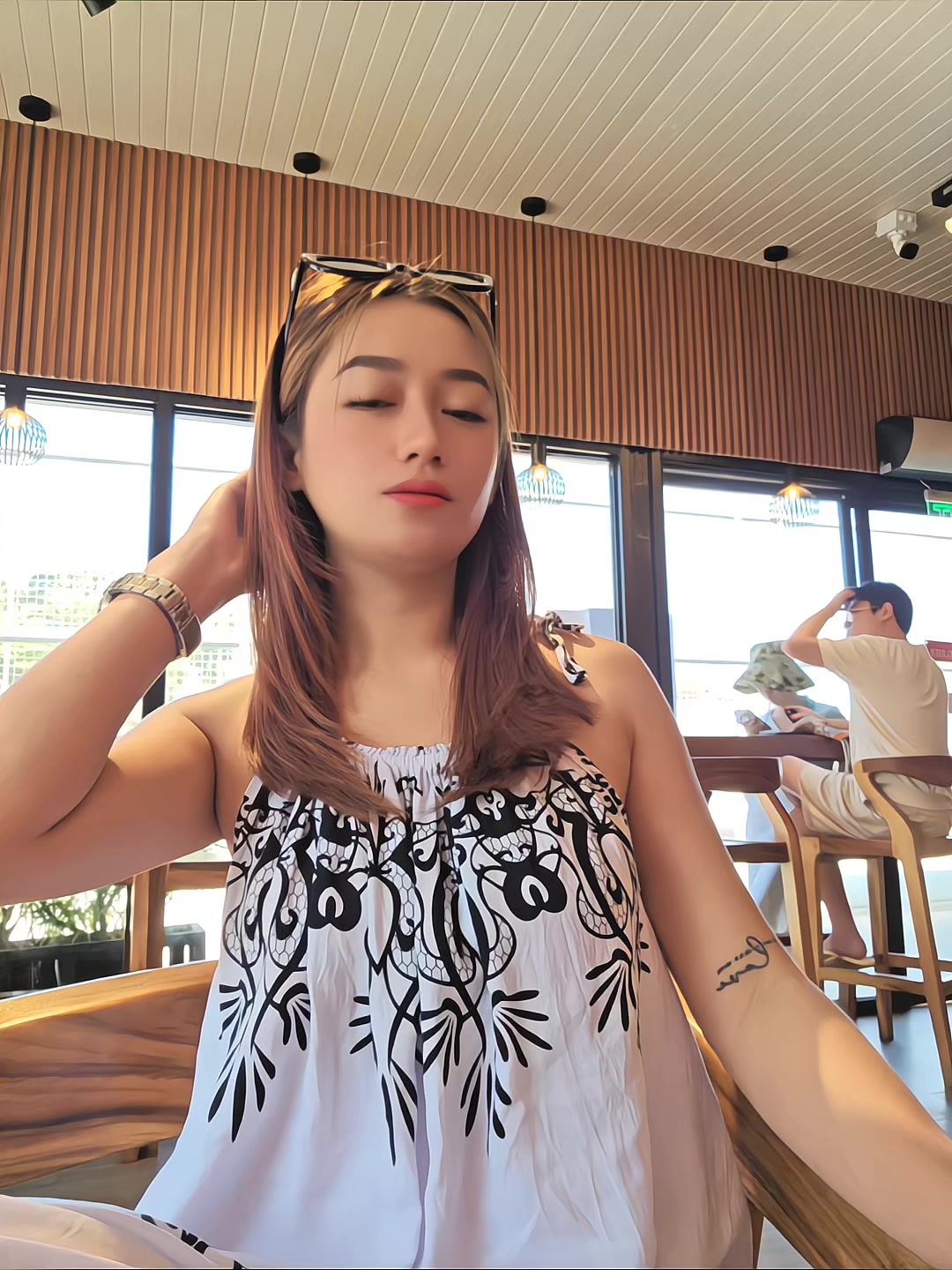 @Ella