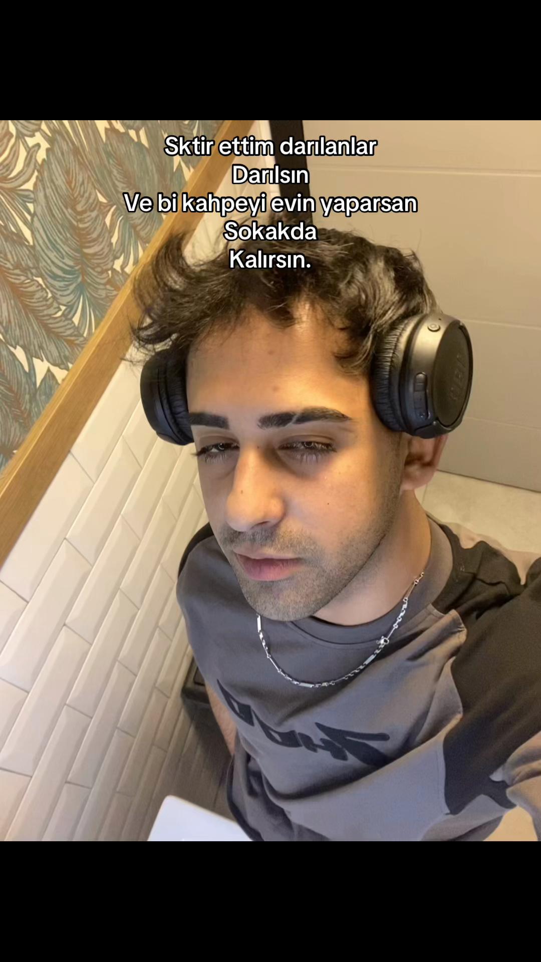 @v4hit