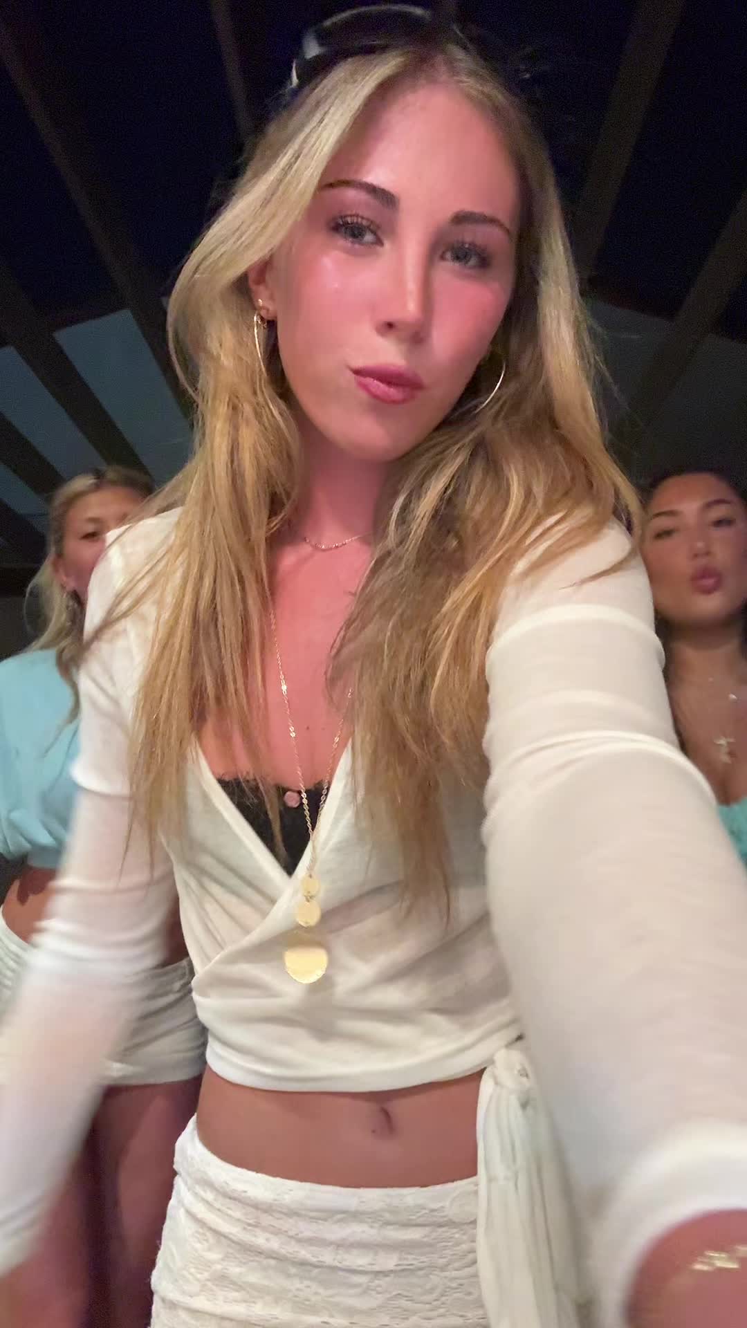 @elliebearr