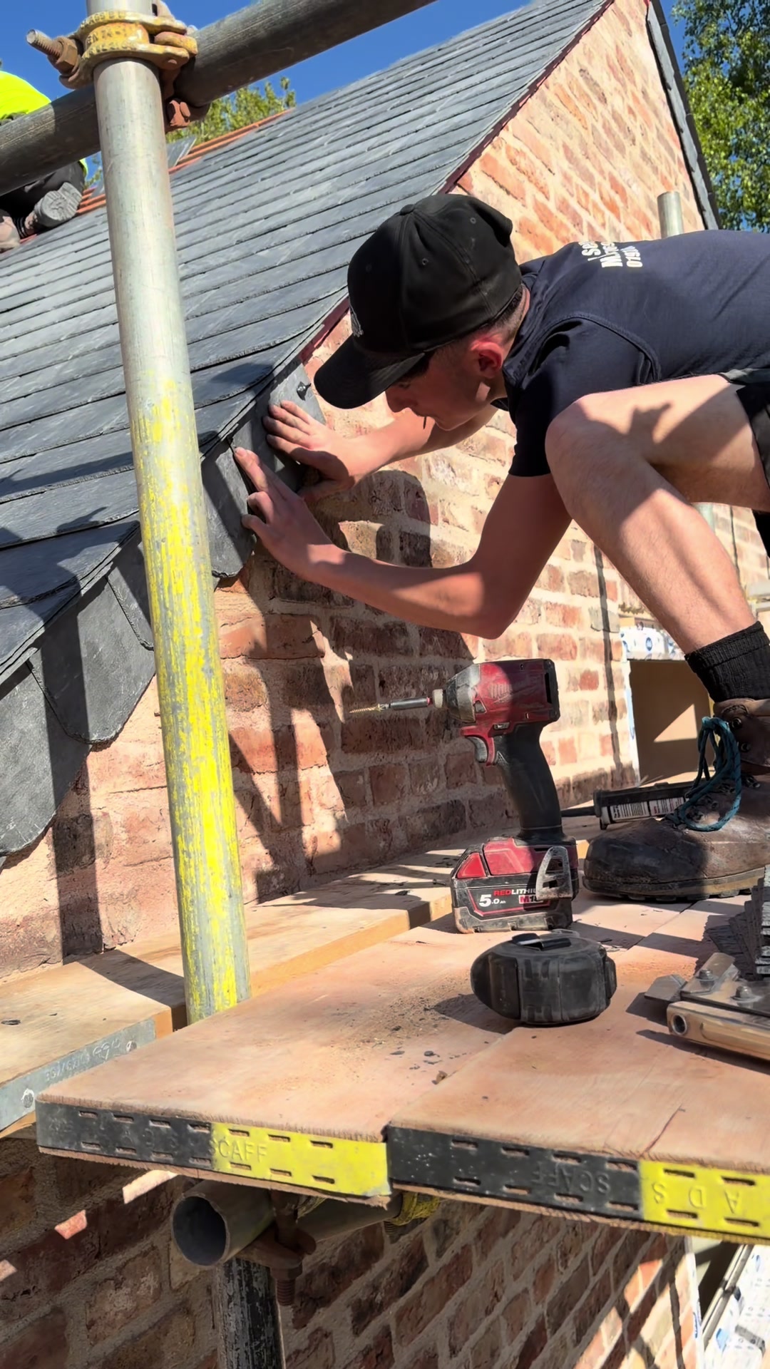 @mb roofing &amp; leadwork