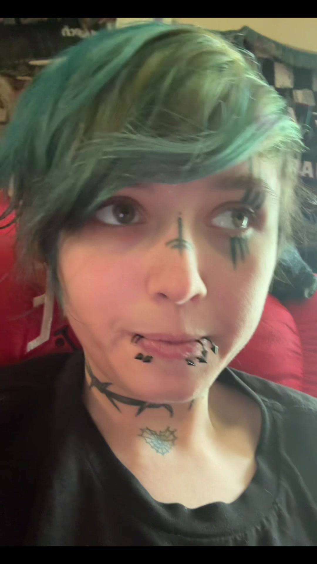 BriTheEmo (@britheemo87) - Urlebird