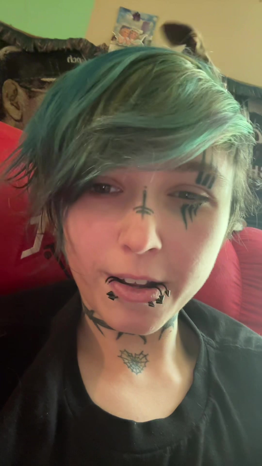 BriTheEmo (@britheemo87) - Urlebird