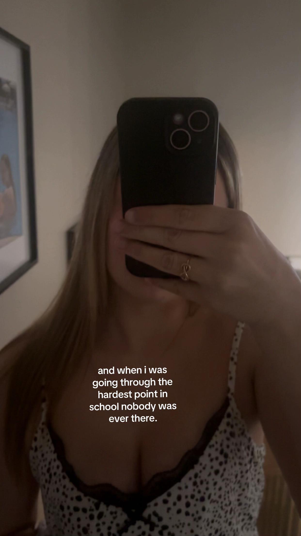 @𝐵𝐸𝐿𝐿𝐴 𝑅𝑂𝑆𝐸