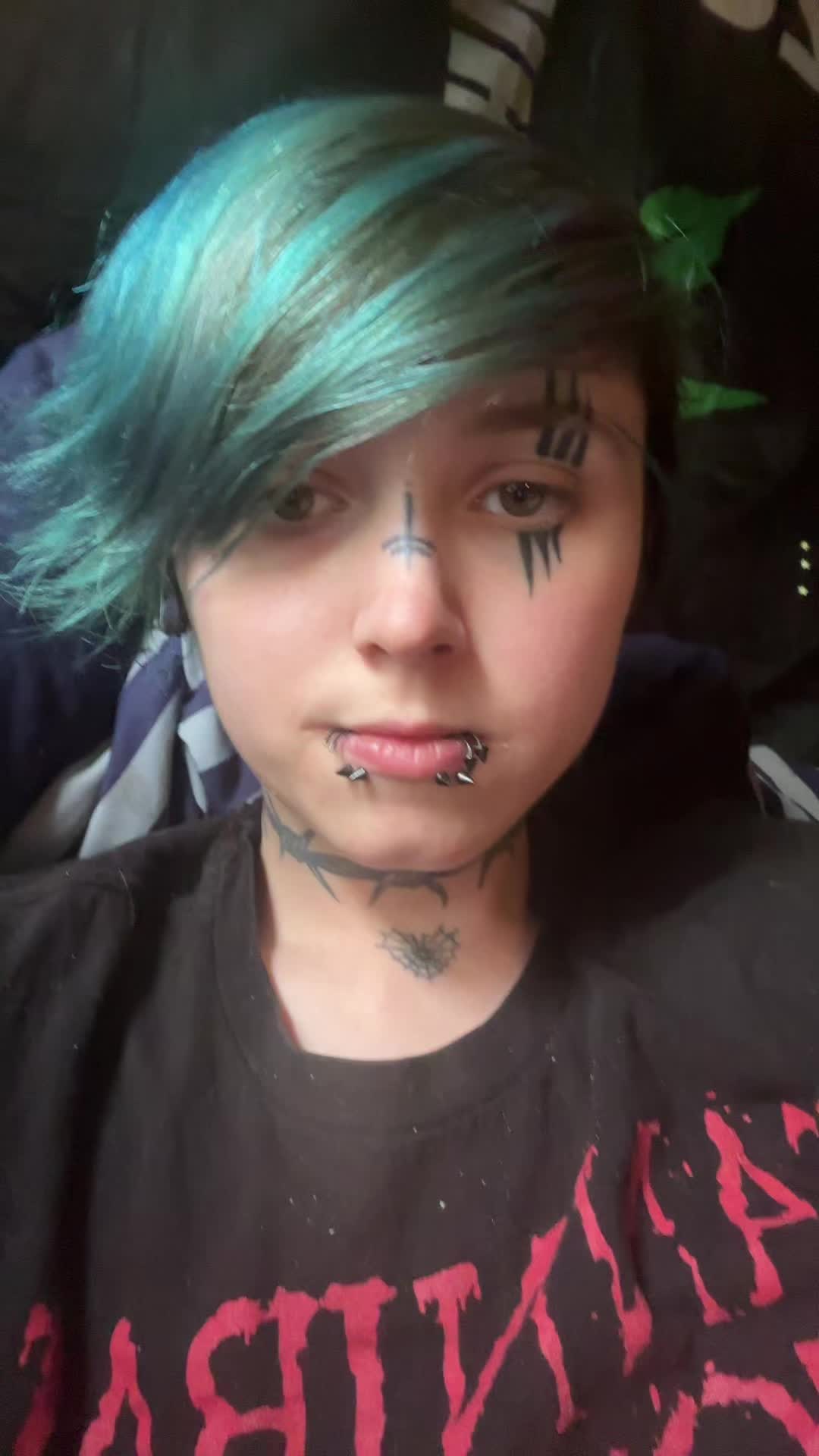 BriTheEmo (@britheemo87) - Urlebird