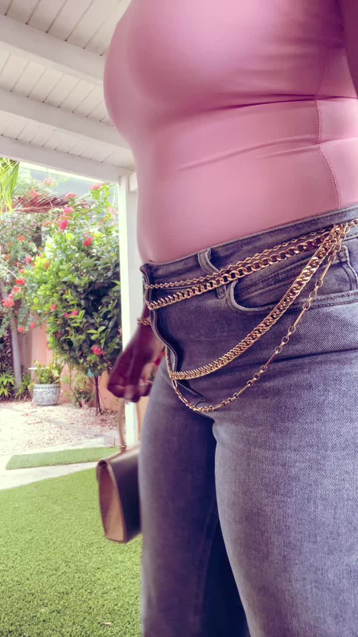 @sisi.next.door