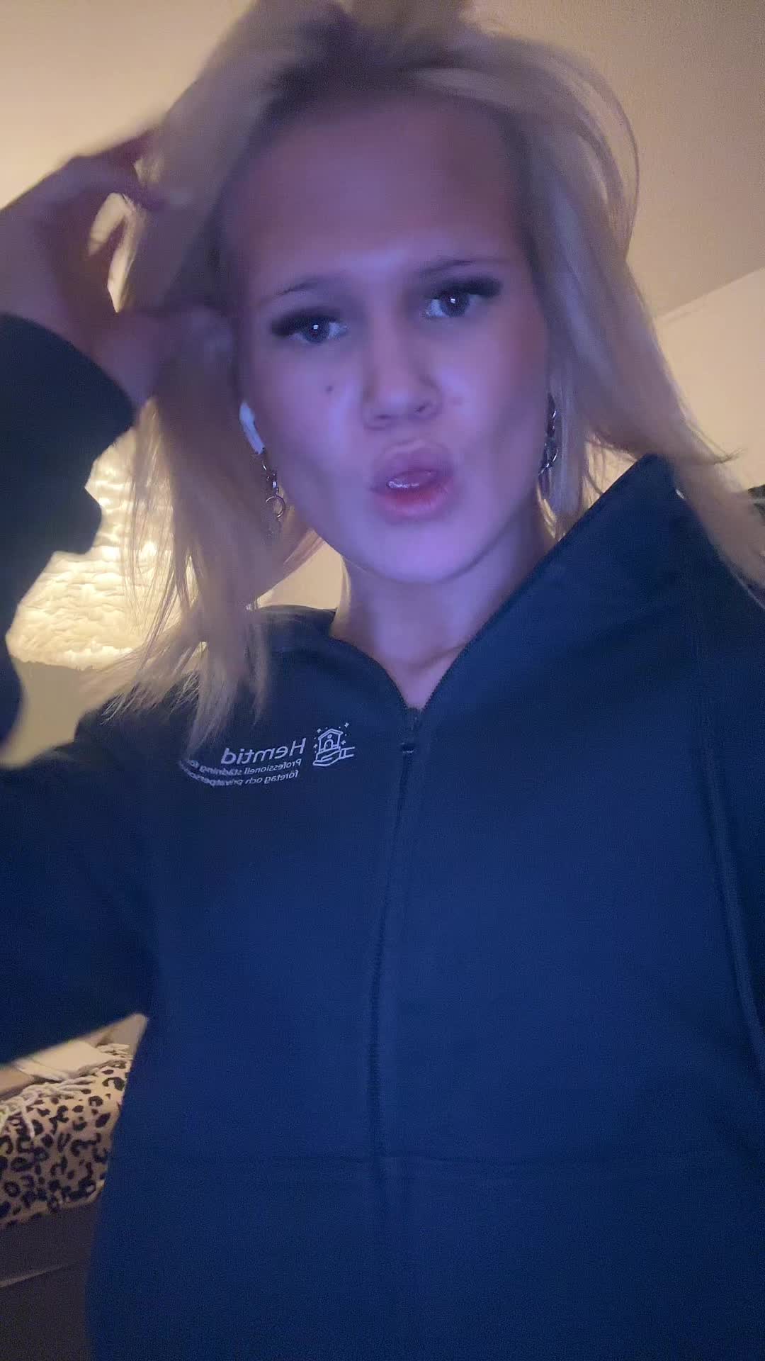 @Blond