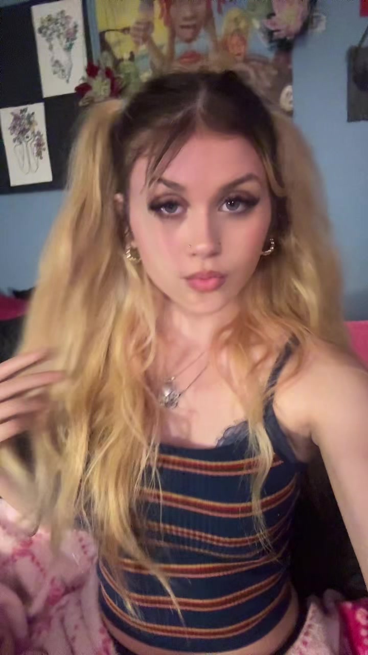 @lay 𖣂