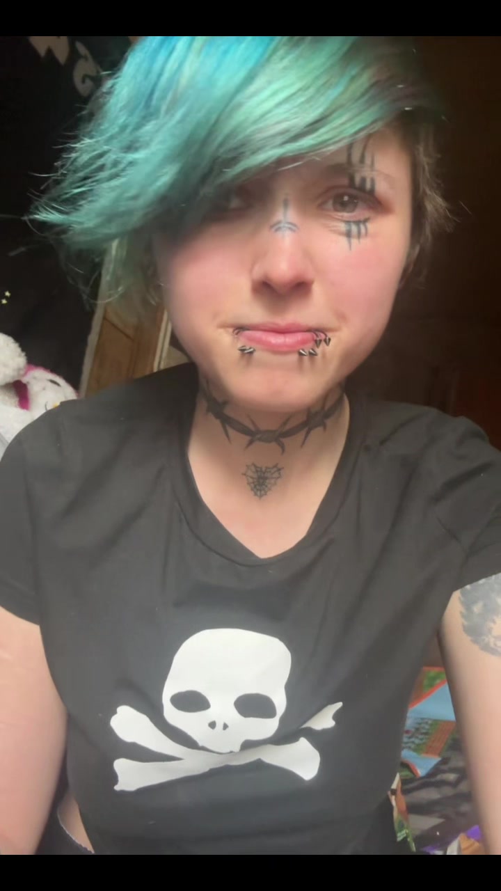 BriTheEmo (@britheemo87) - Urlebird