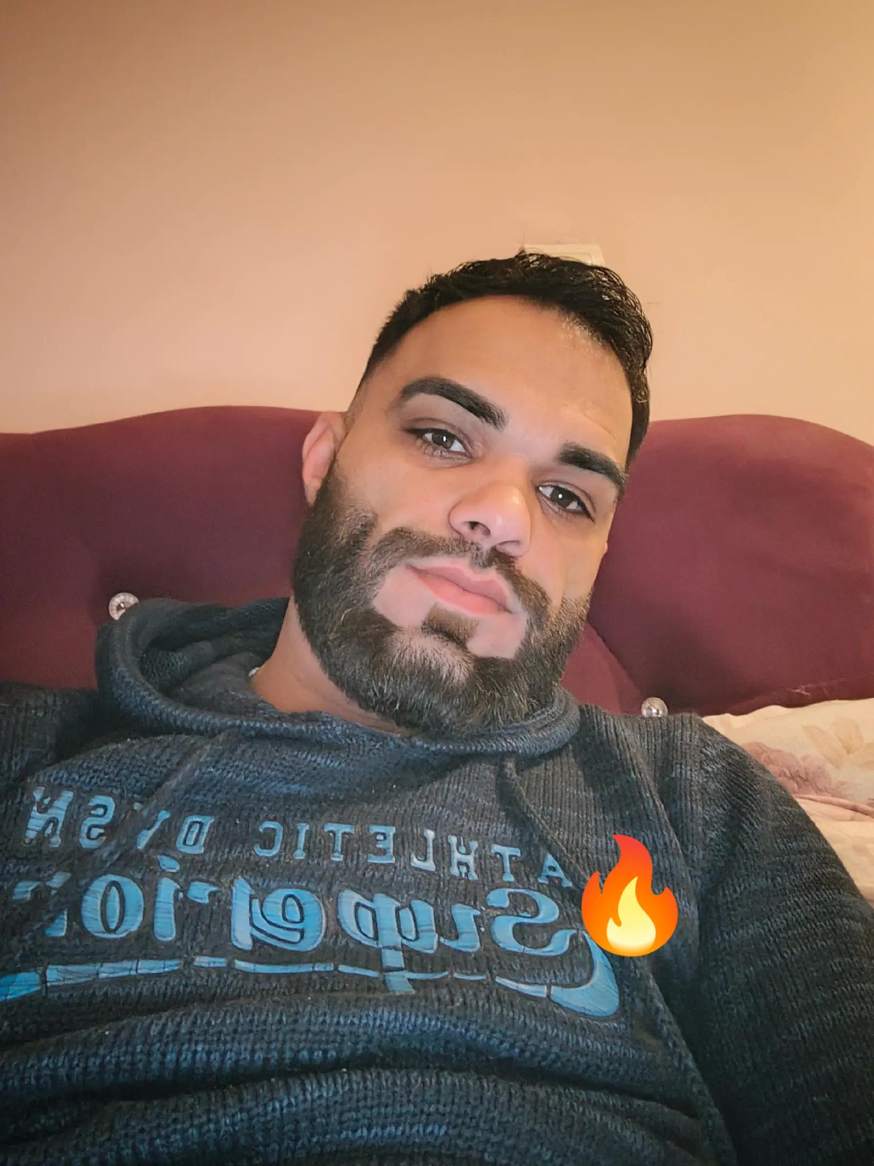 @Емo
