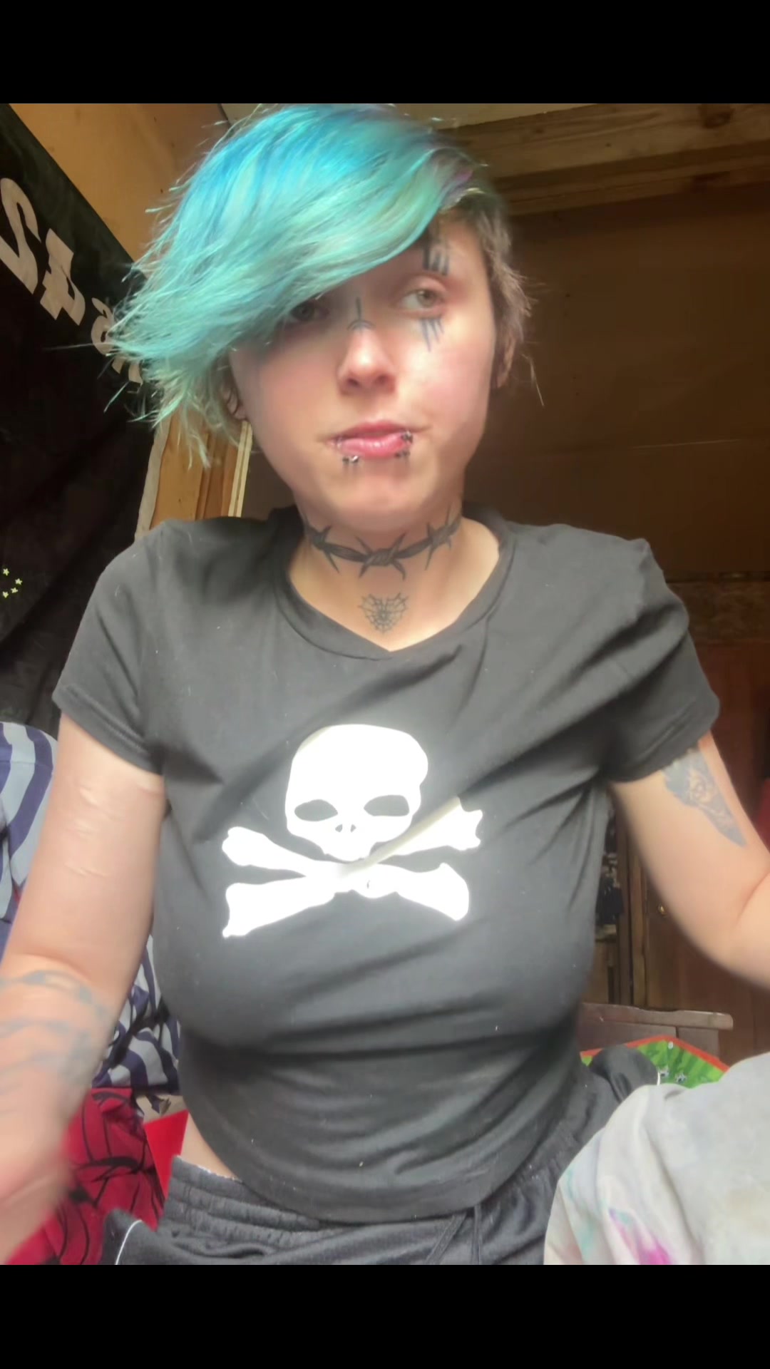 BriTheEmo (@britheemo87) - Urlebird