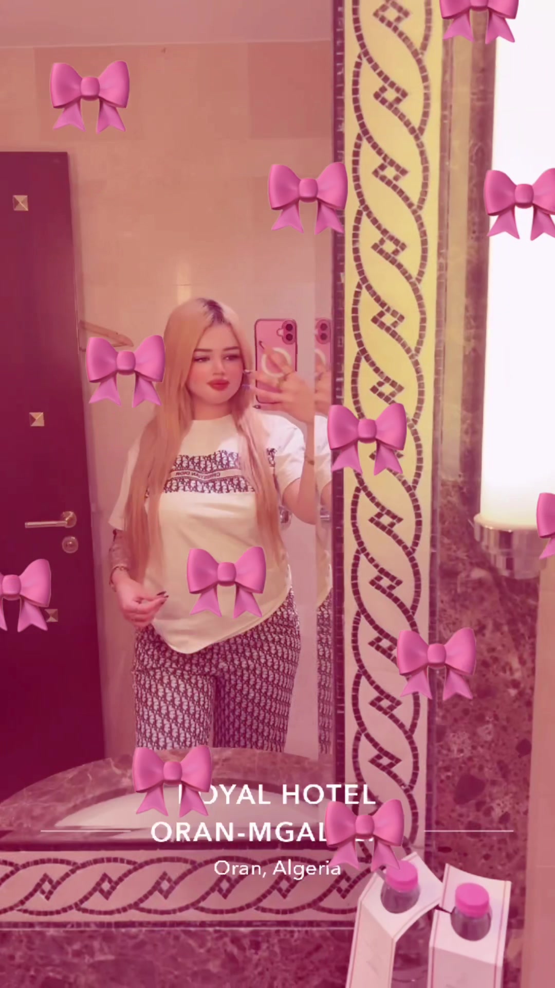 @Hanane la pou&eacute;e