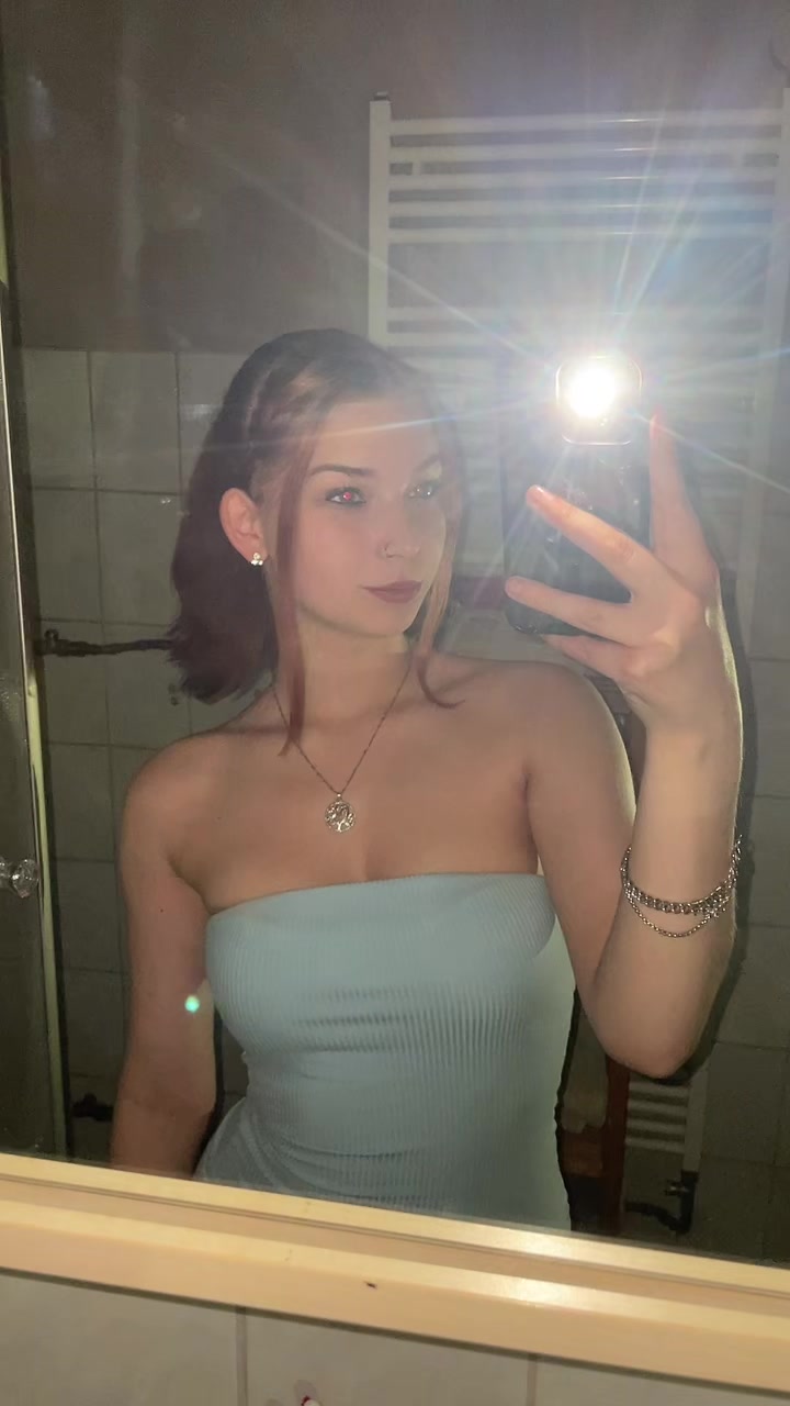 @𝑆𝐴𝑀𝐴𝑁𝑇𝐻𝐴♡