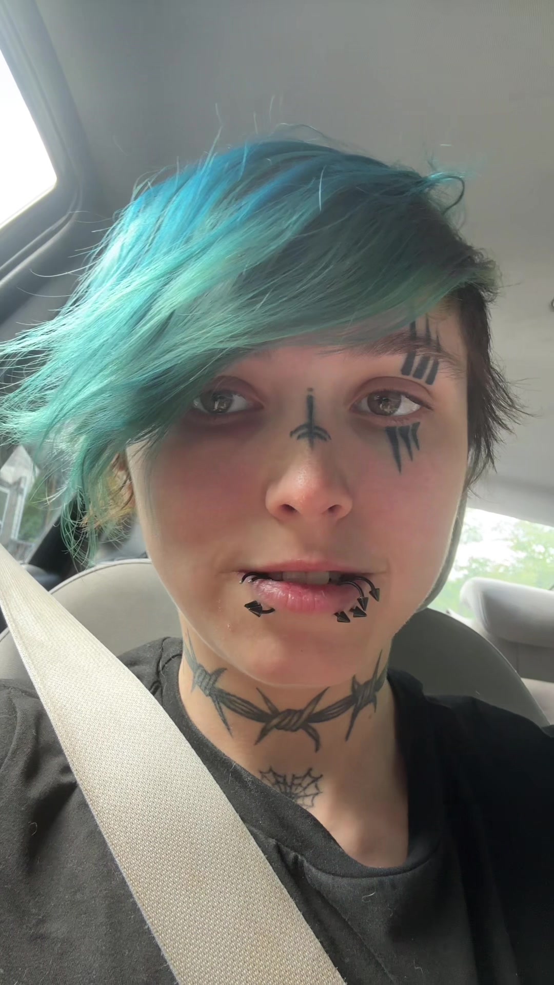 BriTheEmo (@britheemo87) - Urlebird