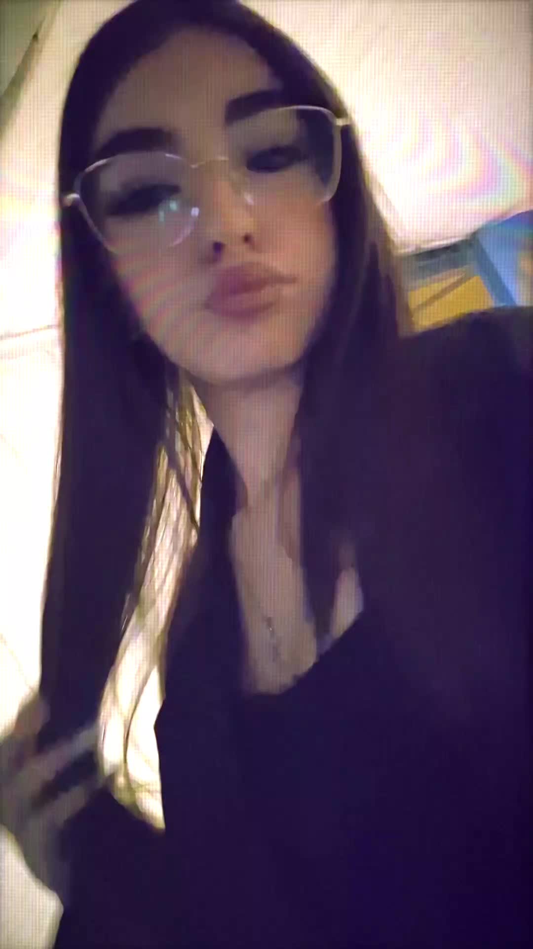 @𝒩ℴℯ𝓂𝒾_.𝟏𝟕🥀