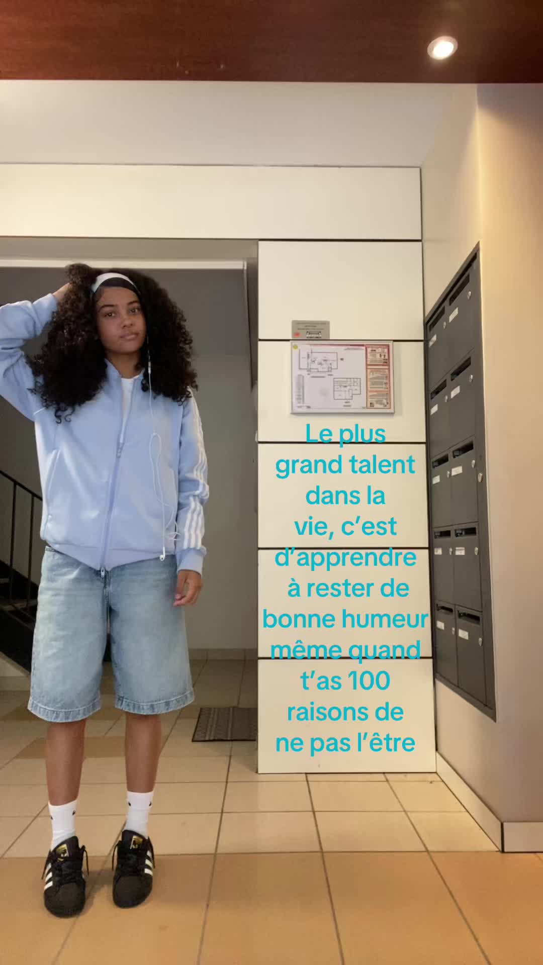 @emi'🚶🏽&zwj;♀️