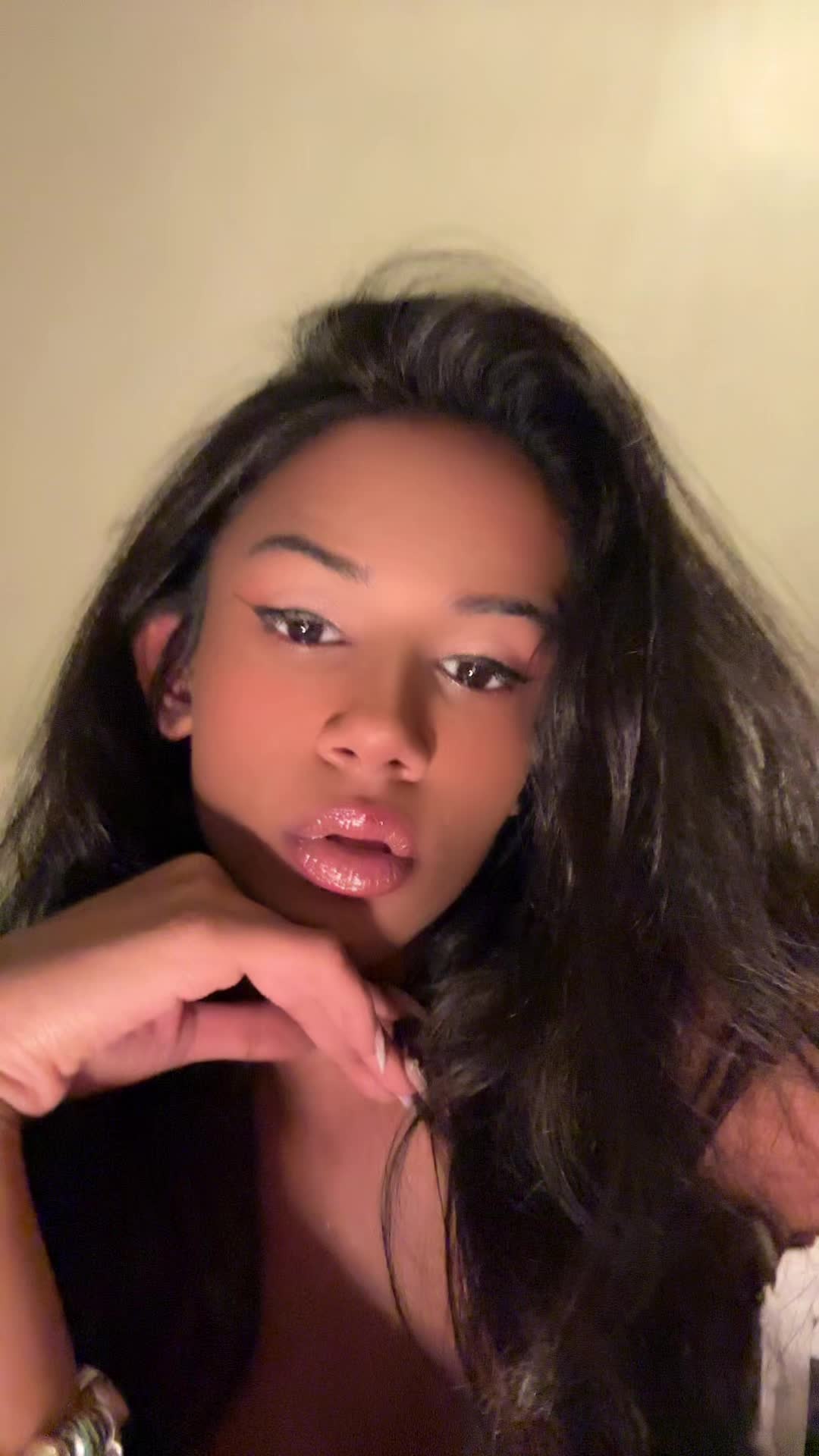 @𝓛𝓪𝓲𝓺𝓪💋