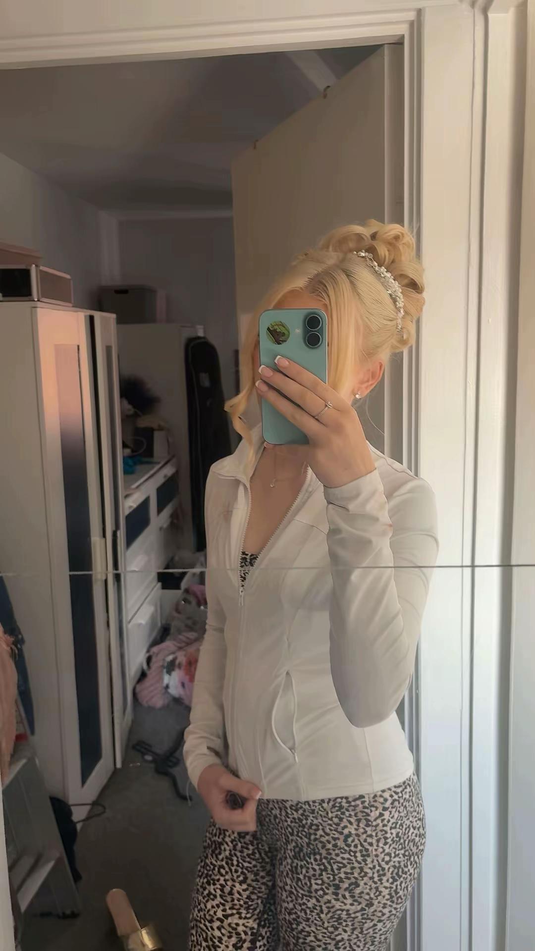 @𝐓𝐀𝐘𝐋𝐎𝐑 🎀