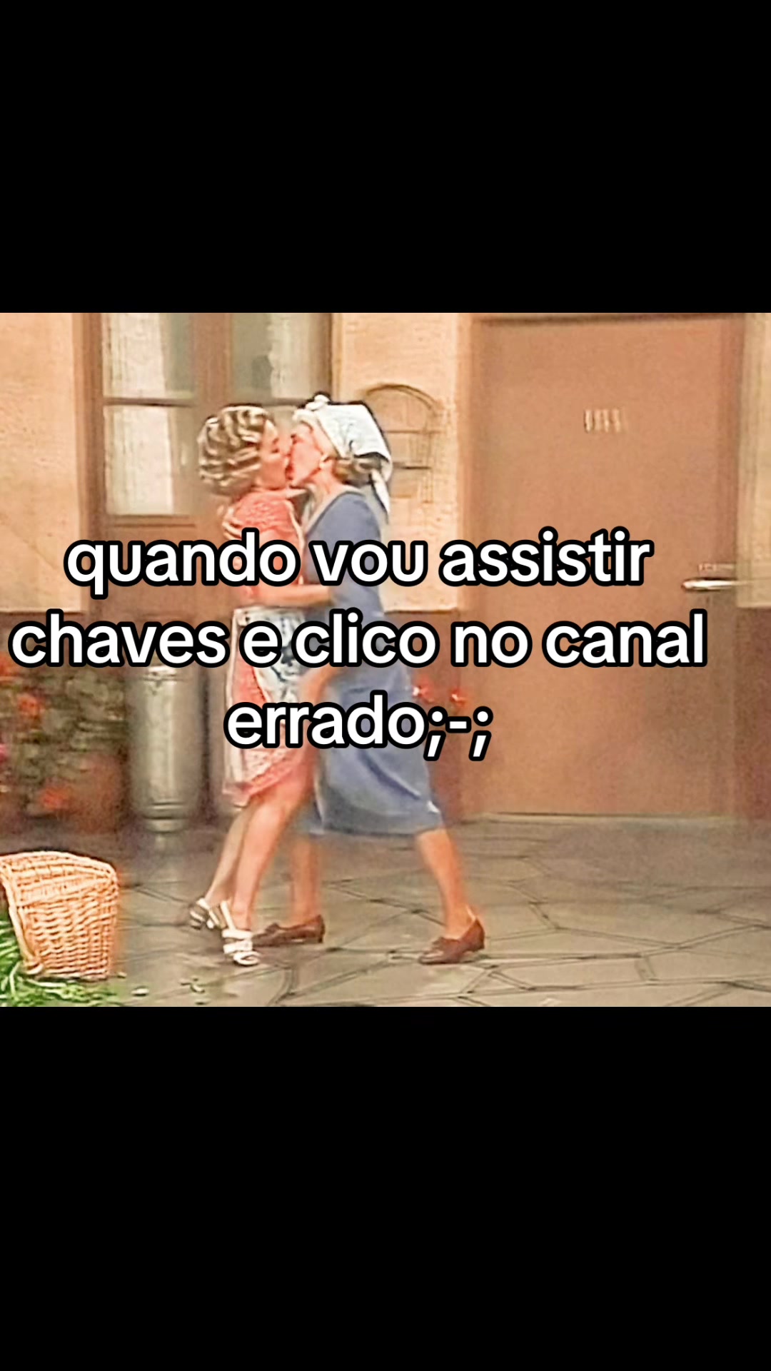 @꒼