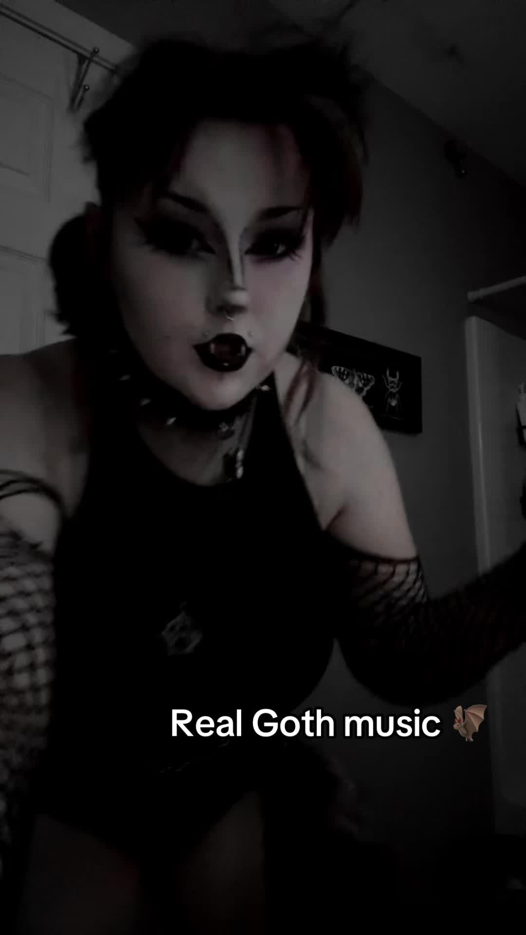 @𝑹𝒐𝒔𝒆 ⛧🦇
