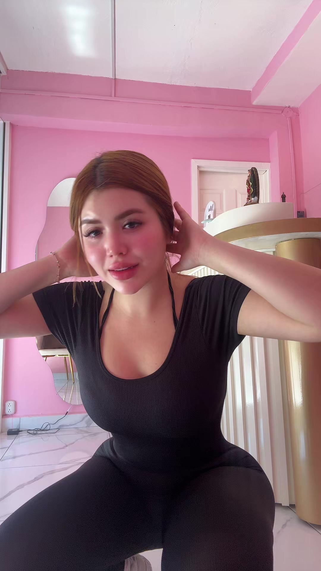 @Moniinay