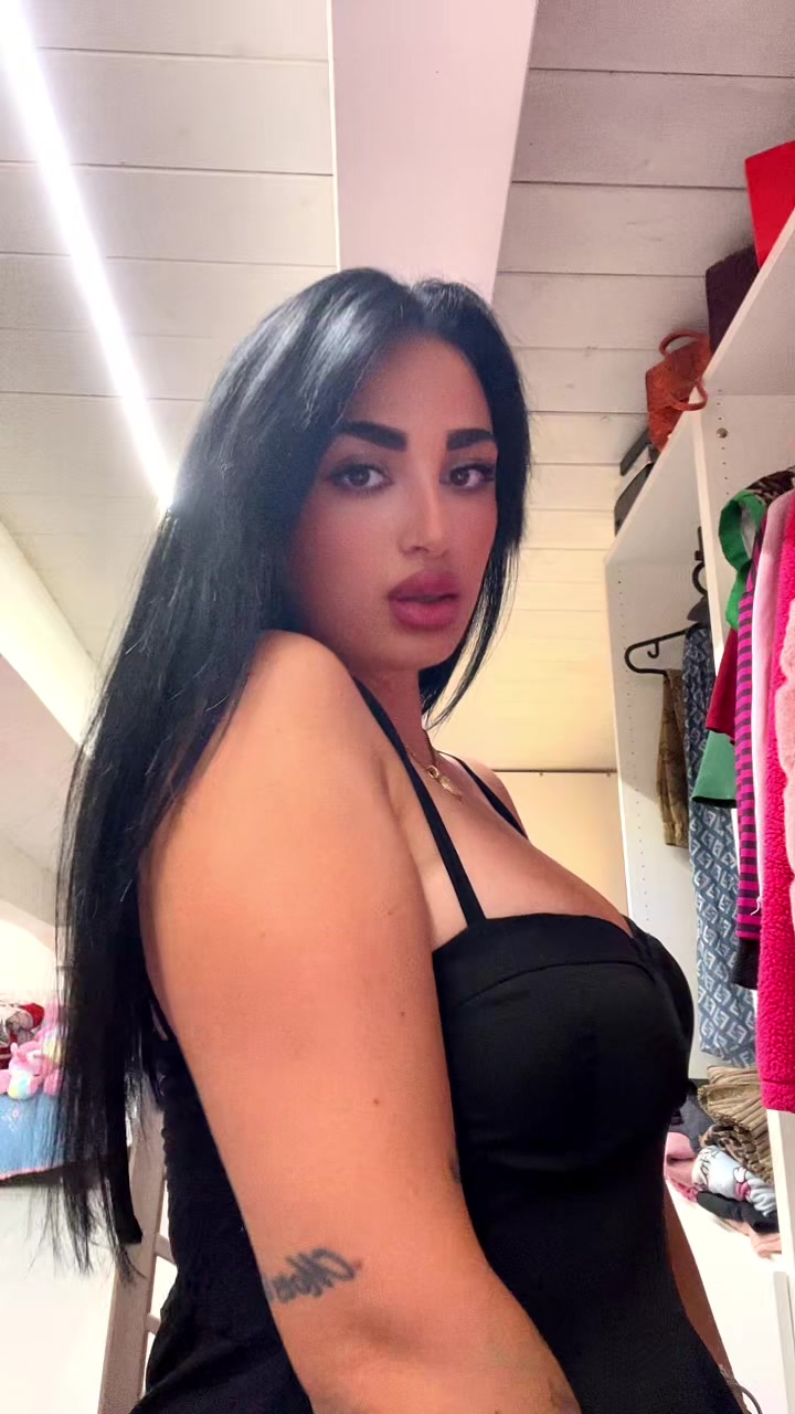 @🩷👑𝑳𝑨 𝑫𝑶𝑳𝑳𝒀👑🩷